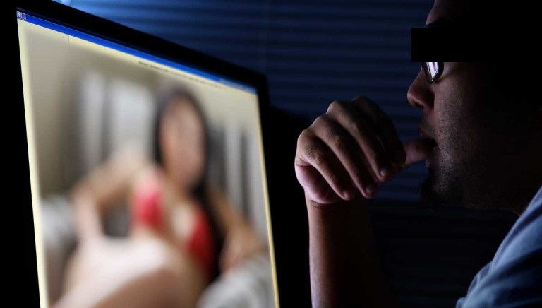 Cybersex, 15enne bergamasca scopre che chattava col proprio padre