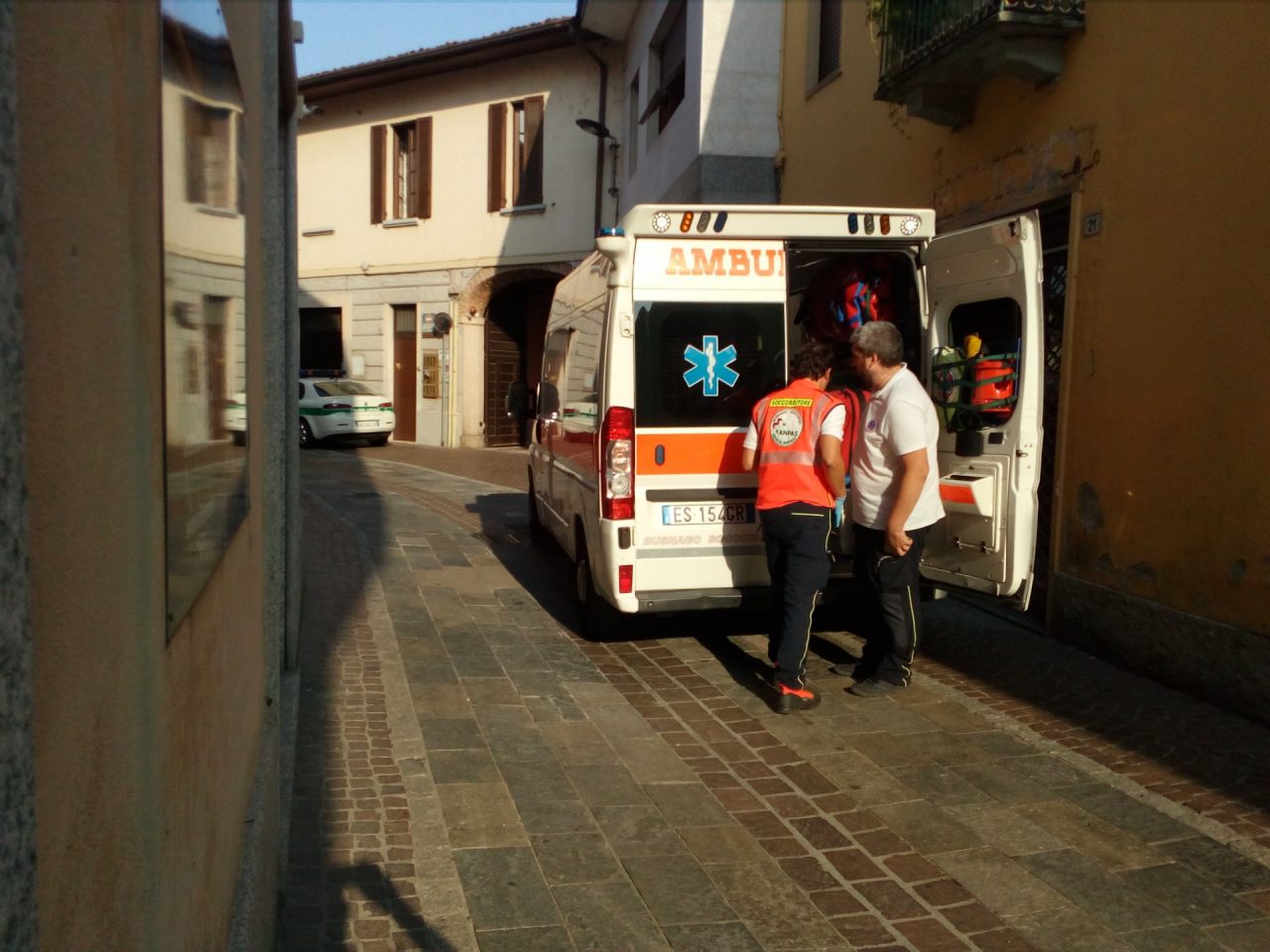Malore anziana assistita dalla Polizia Locale a Trezzo