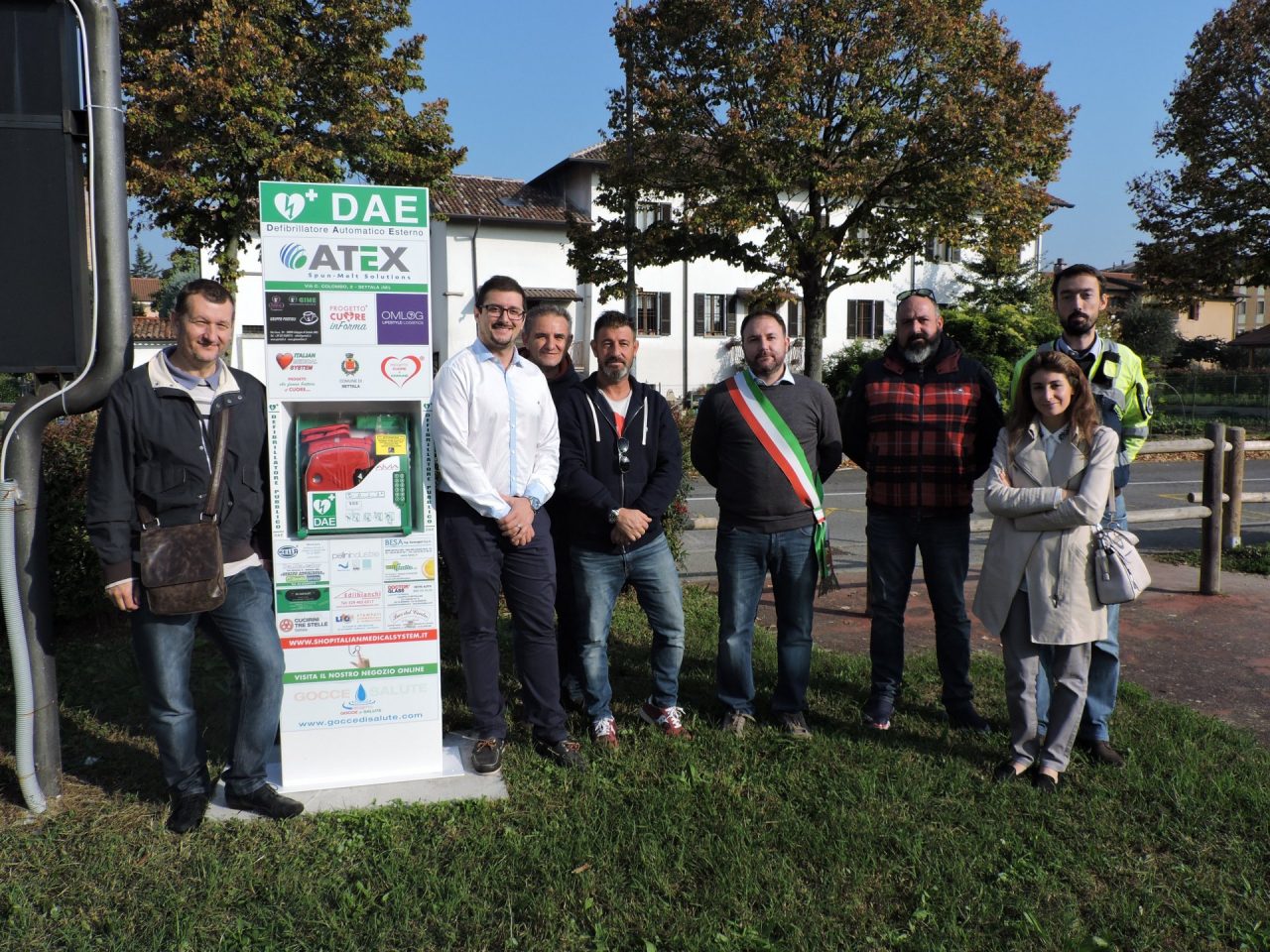 Nuovi defibrillatori donati dai commercianti