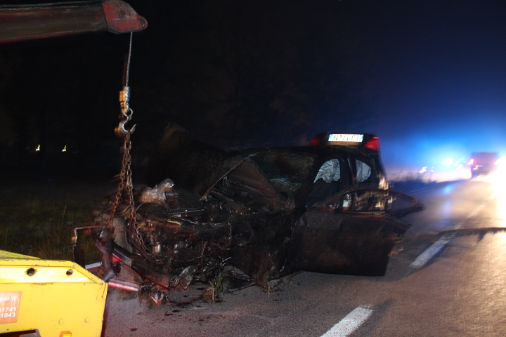 Ladri in fuga dai carabinieri si schiantano, morto un 31enne FOTO