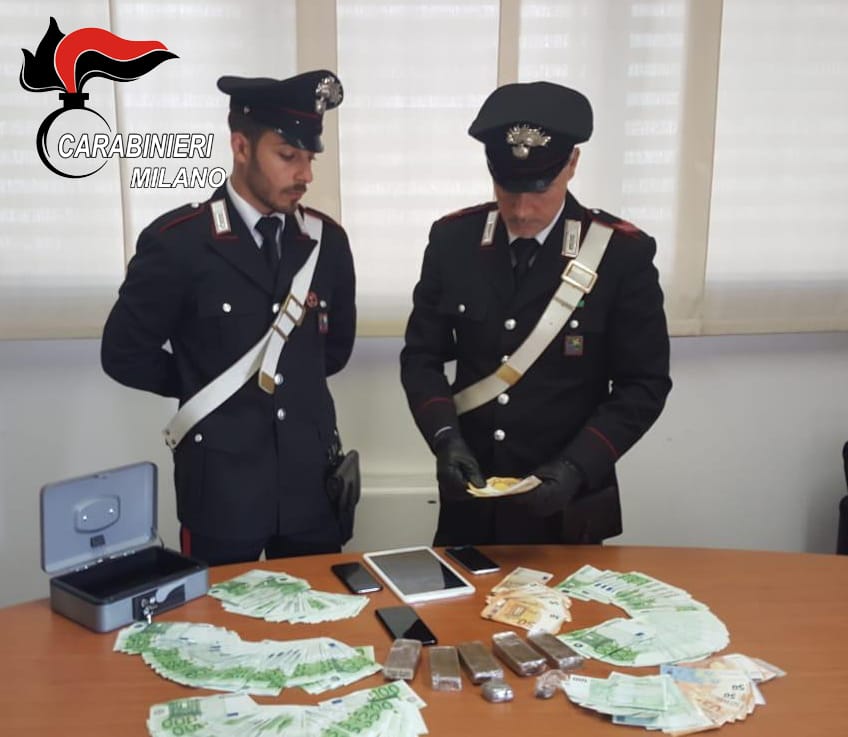 Beccato in hotel con la droga e 40mila euro in contanti. Arrestato