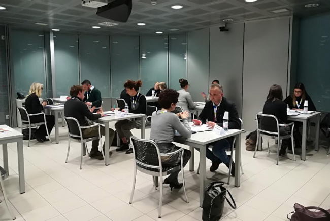 Aziende e candidati si incontrano al bar: arrivano gli speed date – ECCO QUANDO