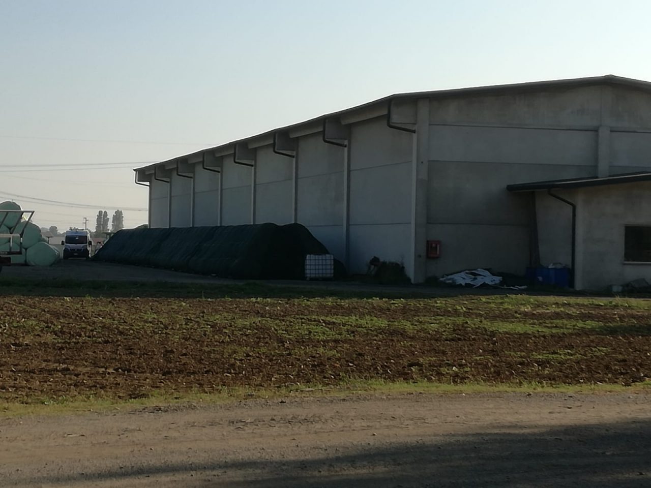 Schiacciato dal trattore guidato dal figlio, morto un uomo a Cassina de’ Pecchi
