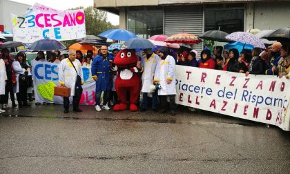 Crisi Superdì: sit in di protesta a Cologno Monzese. E c'è pure il Gabibbo VIDEO