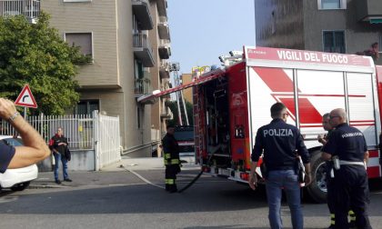 Incendio distrugge appartamento: evacuato palazzo di cinque piani