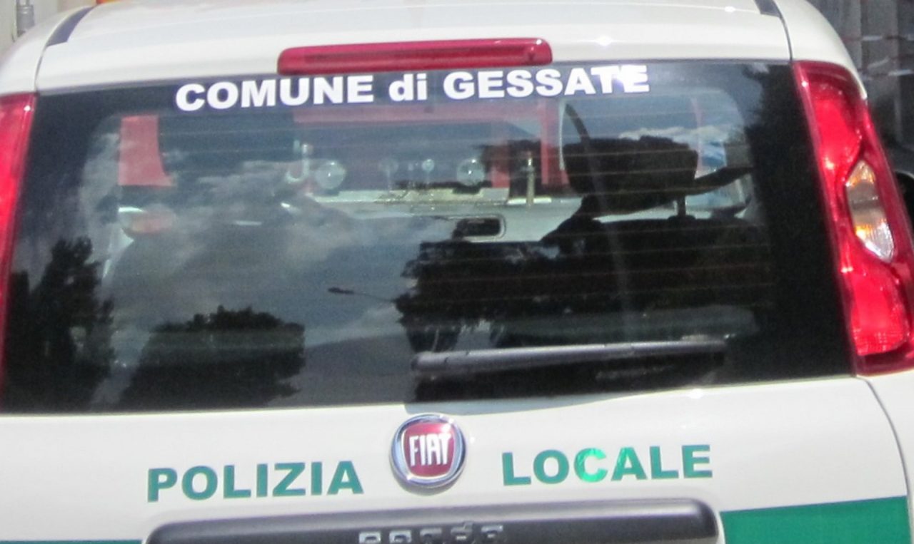 Senza assicurazione e patente su una moto rubata denunciato