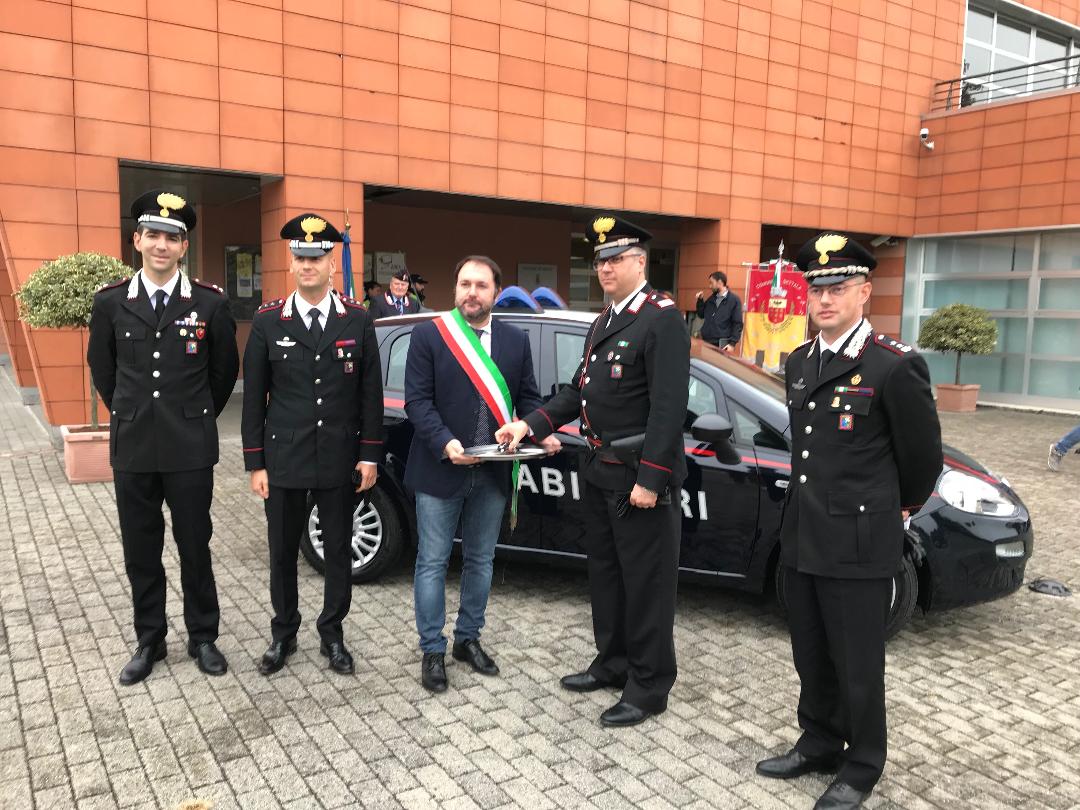 Carabinieri, nuova macchina regalata dal Comune