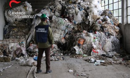 Capannone usato come discarica abusiva sequestrato dai carabinieri