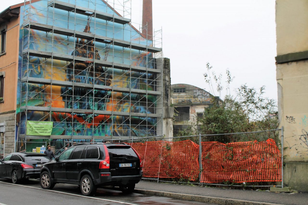 Ex Galbani sulla parete del palazzo dipingono la “NovaMelzo”