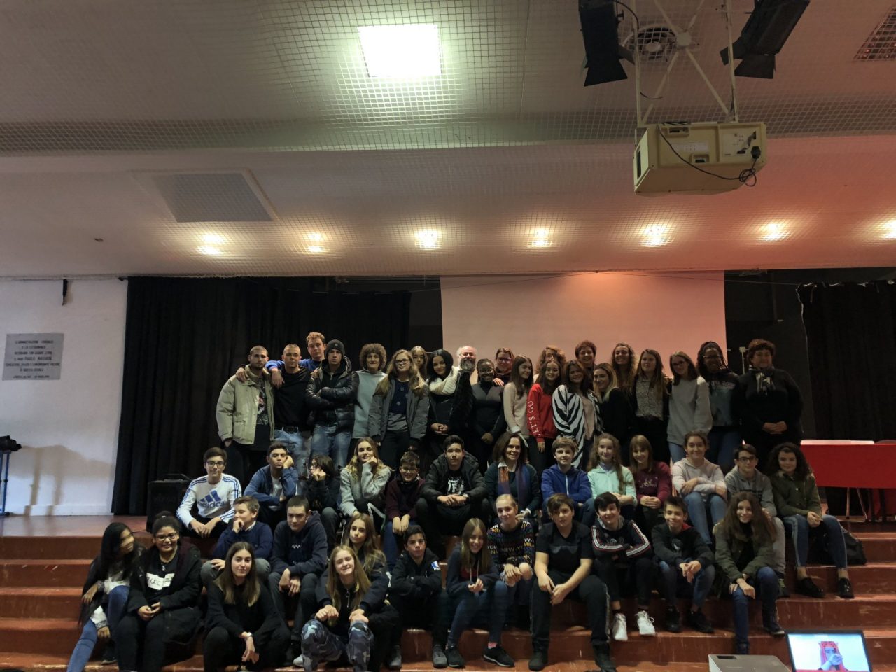 I ragazzi diventano fumettisti per raccontare il bullismo FOTO
