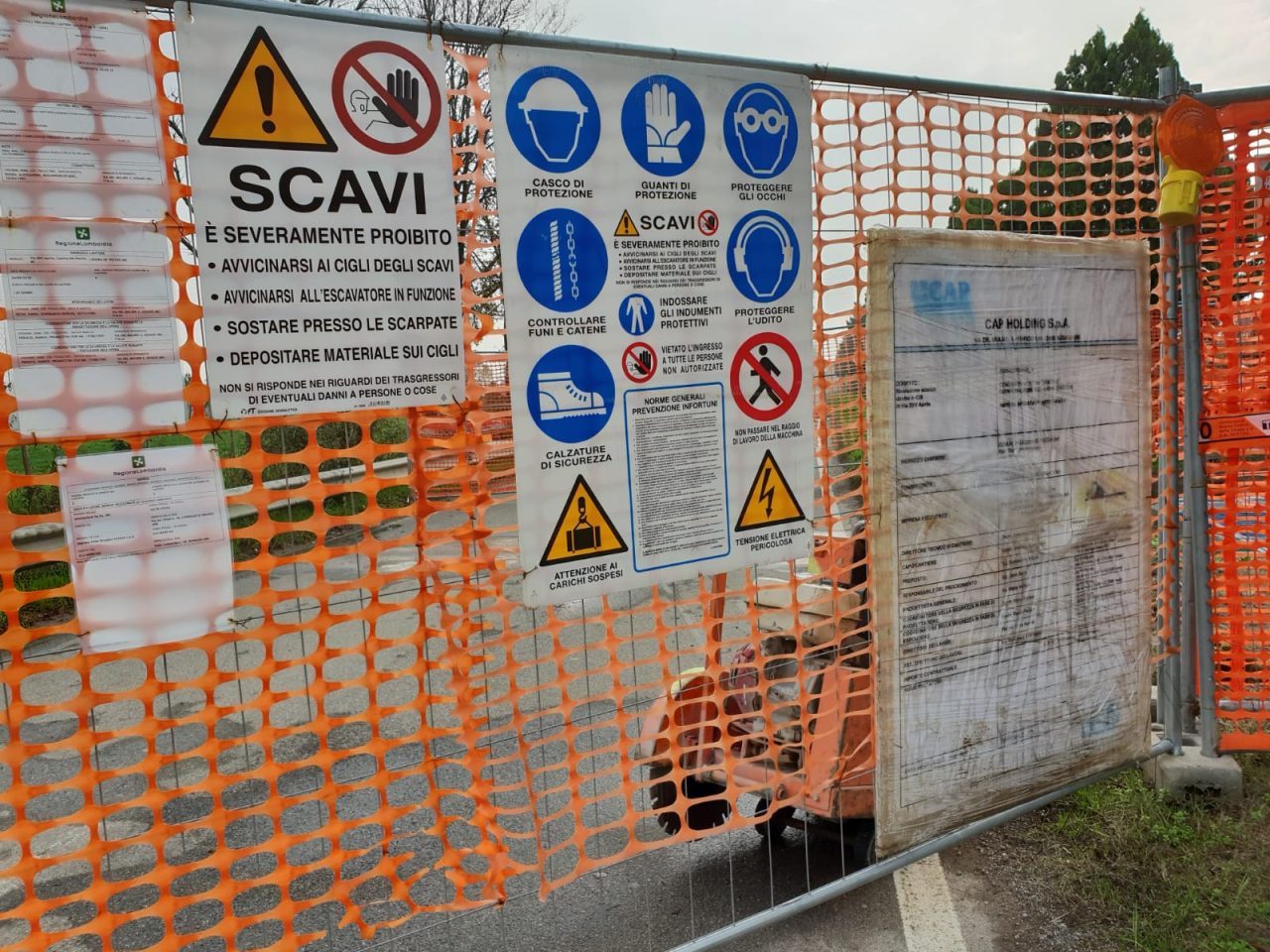 Strada chiusa per lavori alla fognatura intera frazione sul piede di guerra