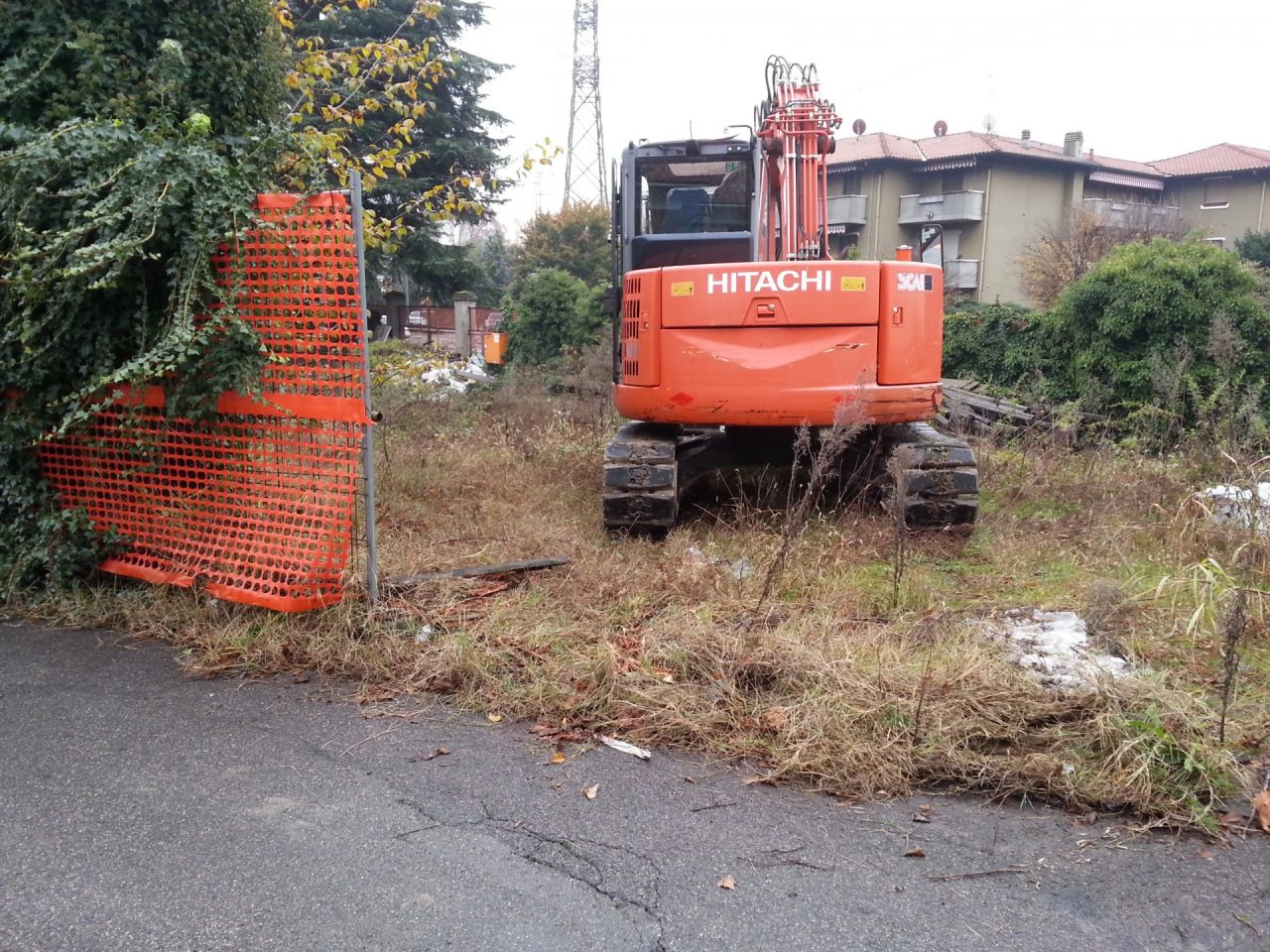 Ruspe e uomini al Cabina per cancellare il degrado