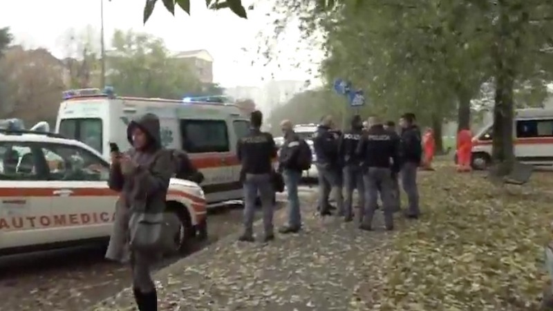 Brusca frenata della metro rossa, diversi feriti |