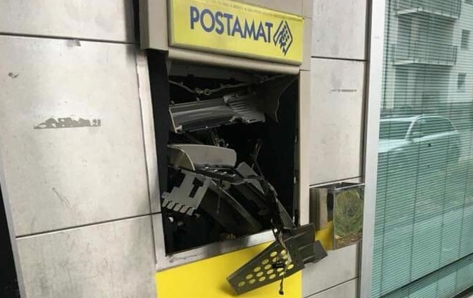 Postamat fatto esplodere a Cernusco