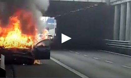 Auto prende fuoco in Tangenziale Est: c'è un morto VIDEO