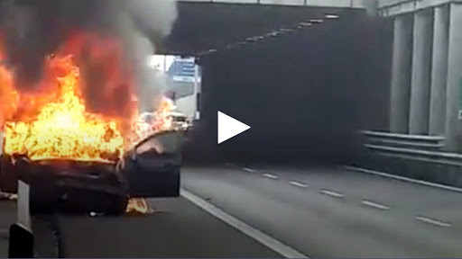 Auto prende fuoco in Tangenziale Est: c’è un morto VIDEO
