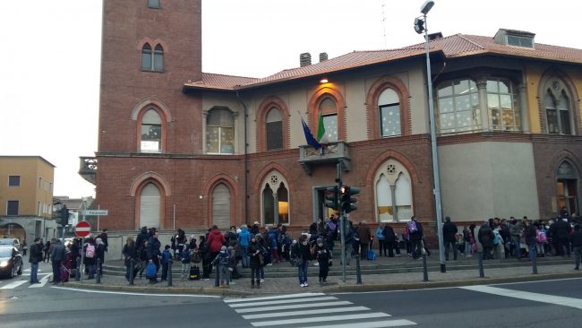 Canto di Natale in arabo: fa discutere la scelta della scuola