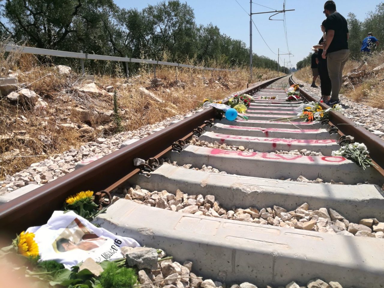 Nonna morì salvando il nipotino sul treno deragliato, 18 a processo