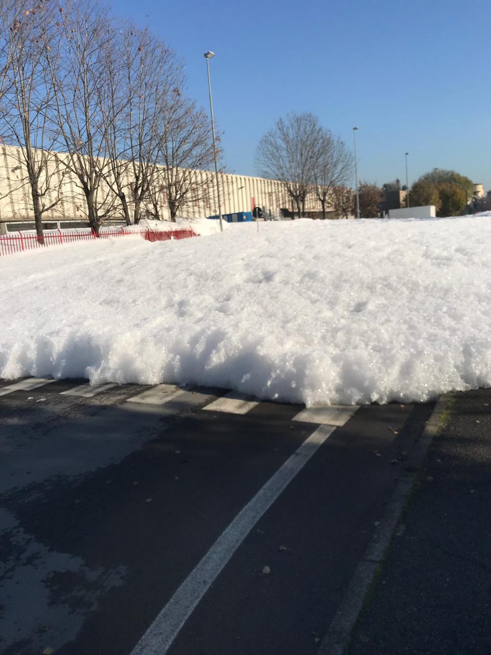 Schiuma party  in zona industriale… ma non è una festa FOTO