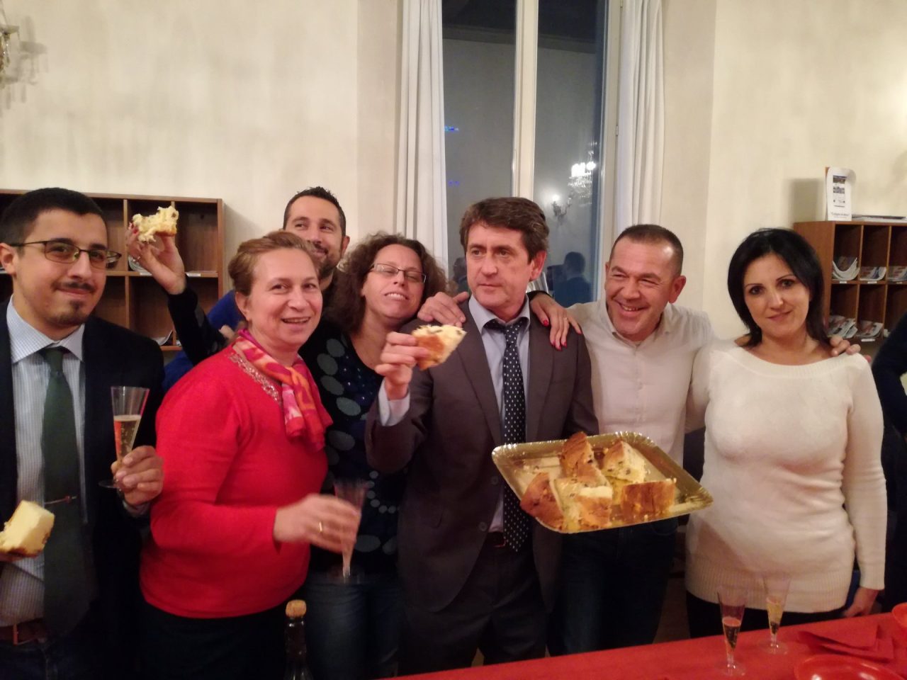 Scambio di auguri, ma prima il sindaco si “azzuffa” con un consigliere