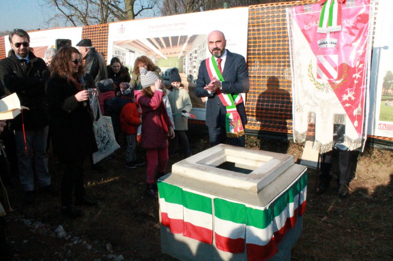 Liscate posa in pompa magna della prima pietra della scuola media