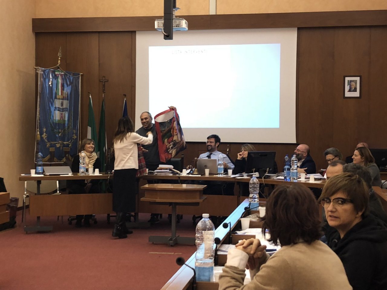 Natale in anticipo per il sindaco di Cernusco: ecco i regali ricevuti FOTO