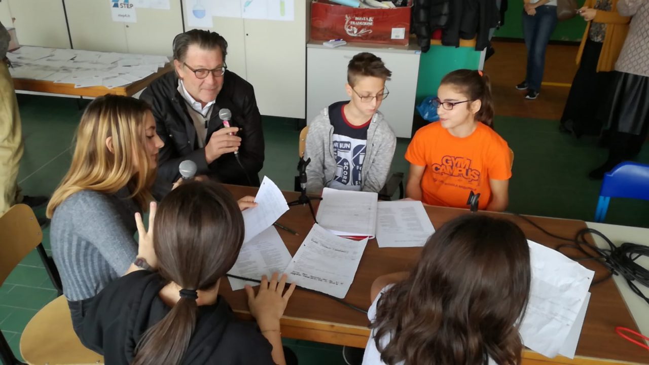 Laboratorio di scienze senza attrezzature, gli studenti vanno in radio