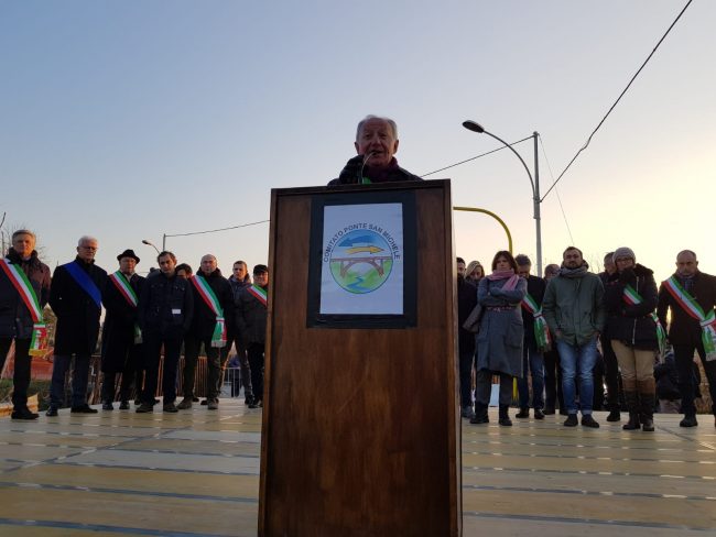 Impuntiamoci, in tanti alla manifestazione al ponte di Paderno FOTO e VIDEO