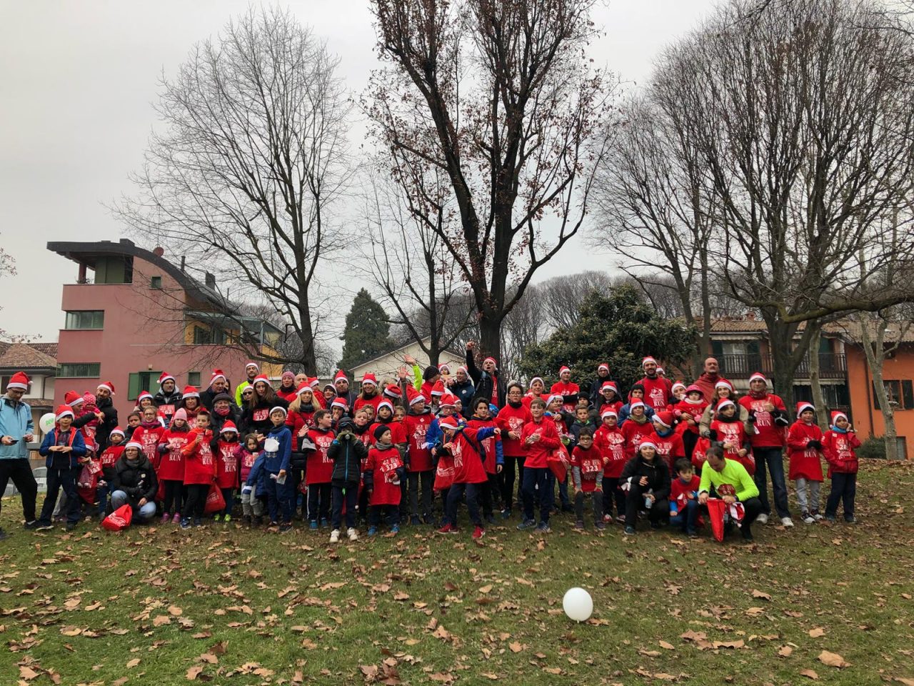 Christmas Run invasione di 650 Babbi Natale FOTO