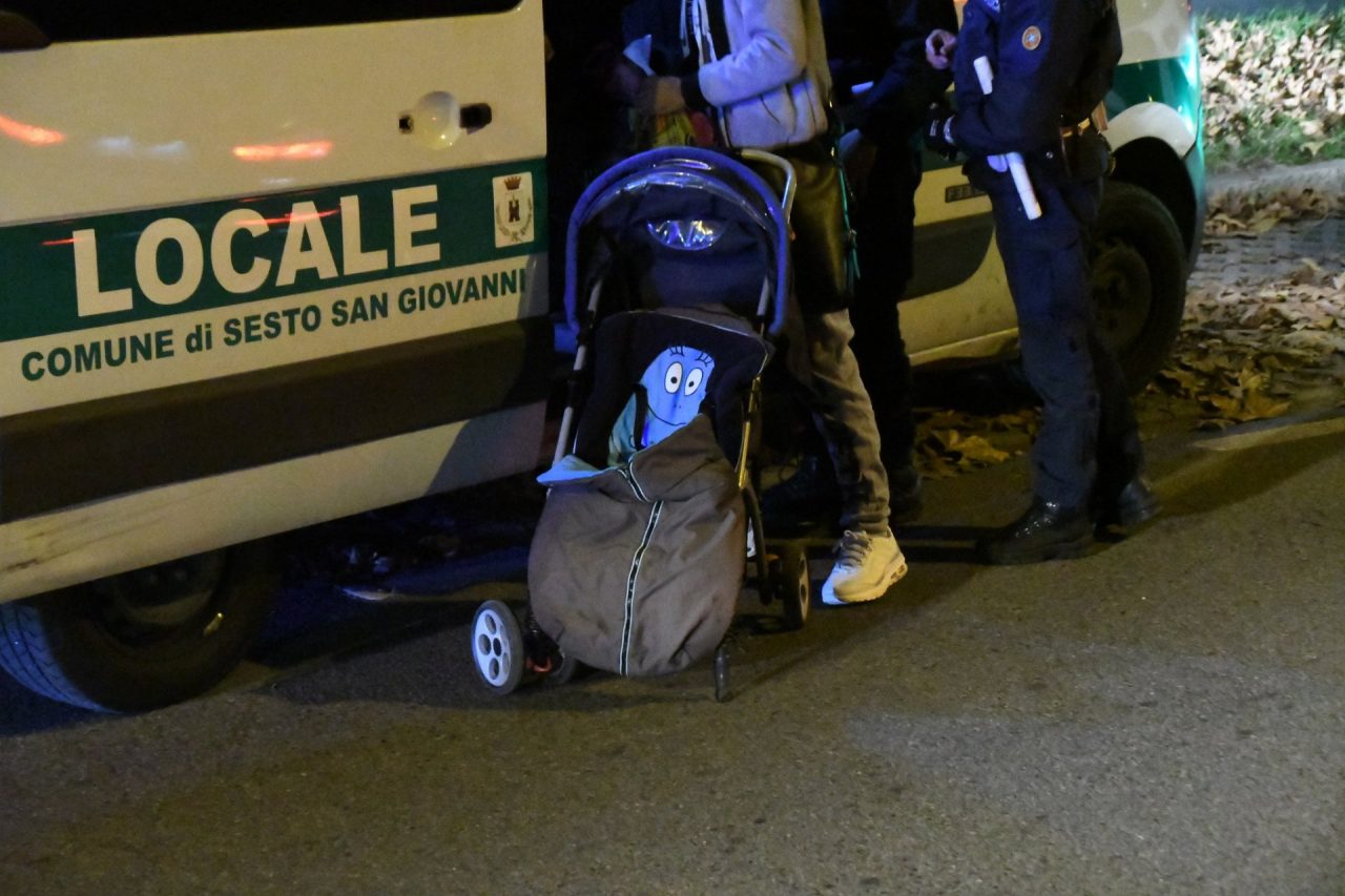 Mamma e figli investiti: paura per bimbi di 2 e 6 anni VIDEO