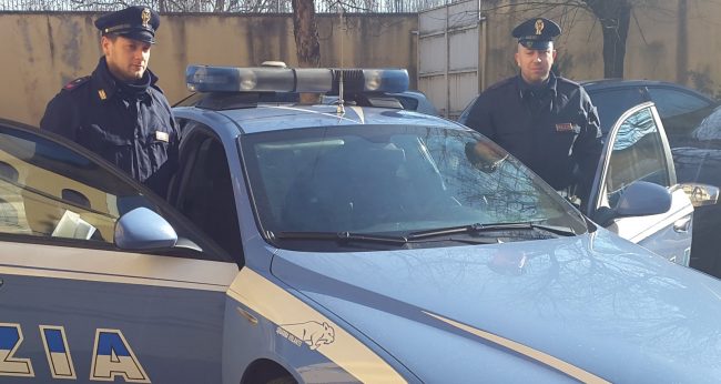 A passeggio con un etto e mezzo di droga nel marsupio: arrestato