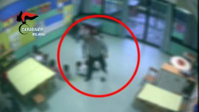 Pero: “licenziate le colleghe del maestro violento” alla scuola dell’infanzia