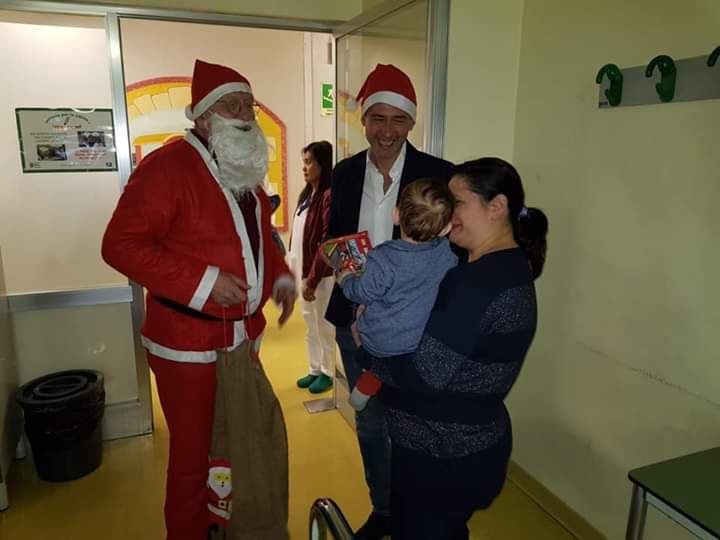 Sindaco e consigliere “Babbi Natale” per i bimbi in ospedale