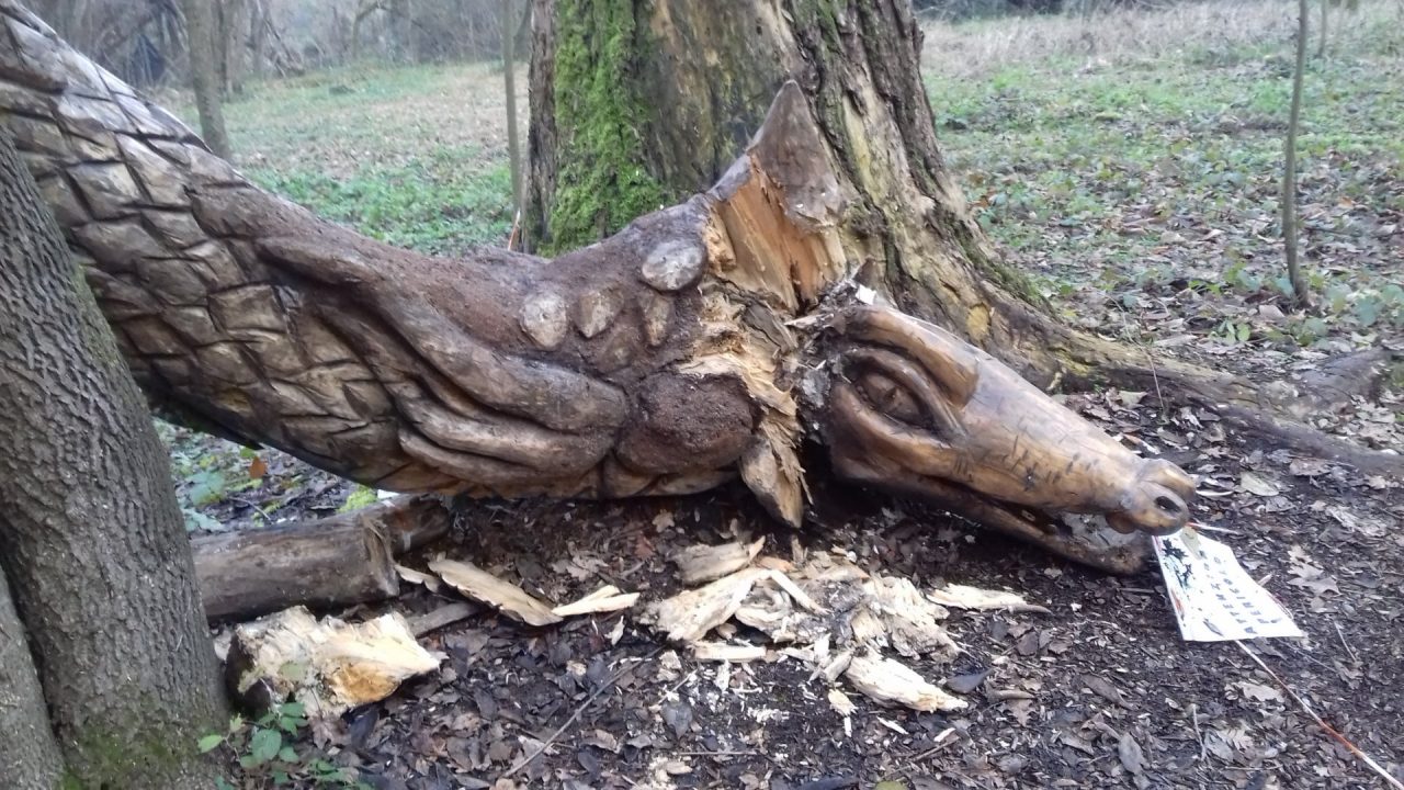 Il Drago Tarantasio devastato dai vandali