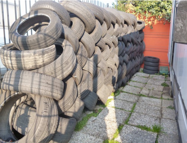 Bomba ecologica in officina scoperta dai vigili
