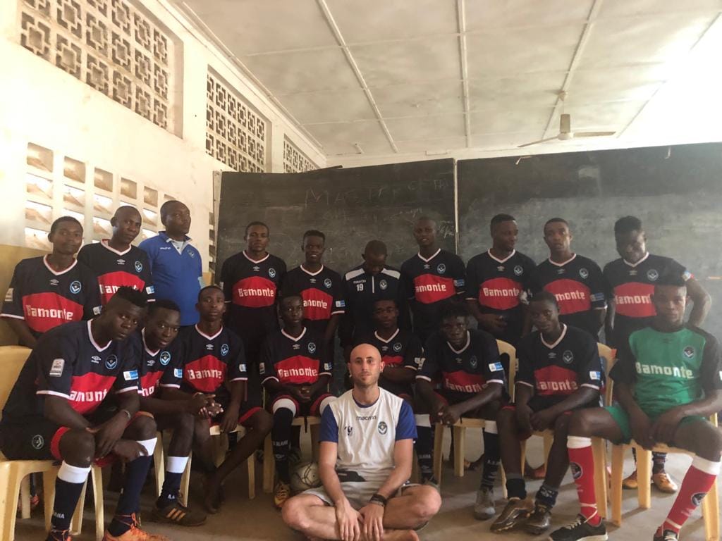 In campo in Kenya con le divise della Giana: ecco la Crediamoci United