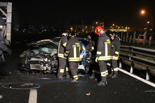 Contromano in Tangenziale provoca incidente:  morto un uomo di Cassina, quattro feriti FOTO