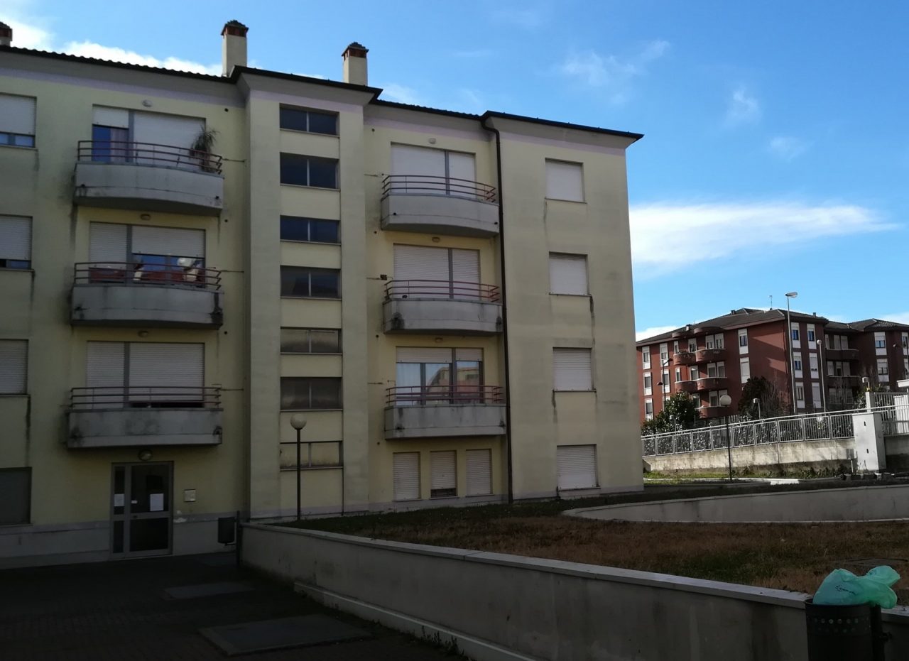 Trezzo quattro famiglie sotto sfratto nelle case comunali. Il sindaco: “Non possiamo fermare la procedura”
