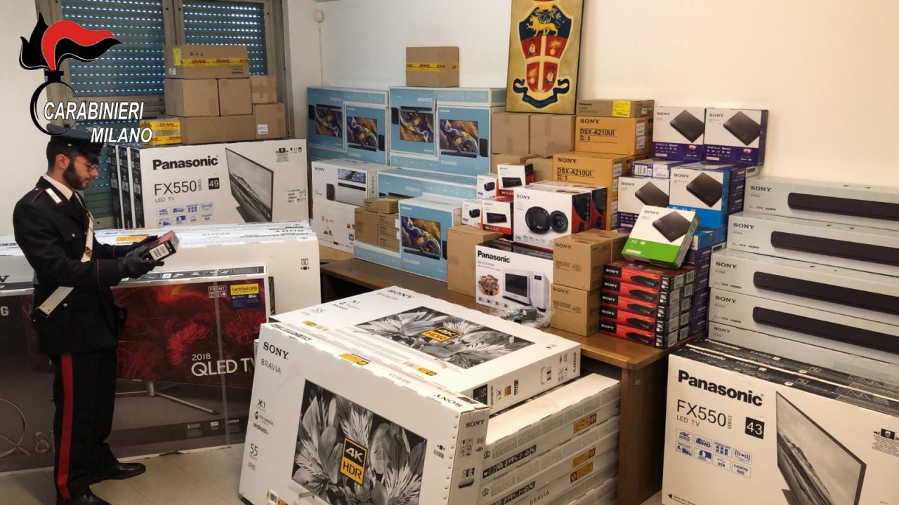 Furto di prodotti di elettronica da 50mila euro, arrestato