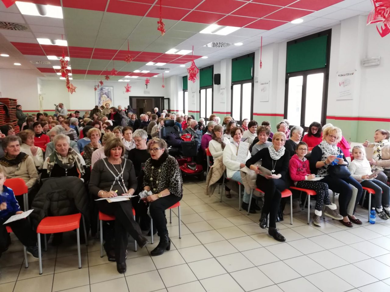 In tanti alla tombolata di don Peppino a Trezzo