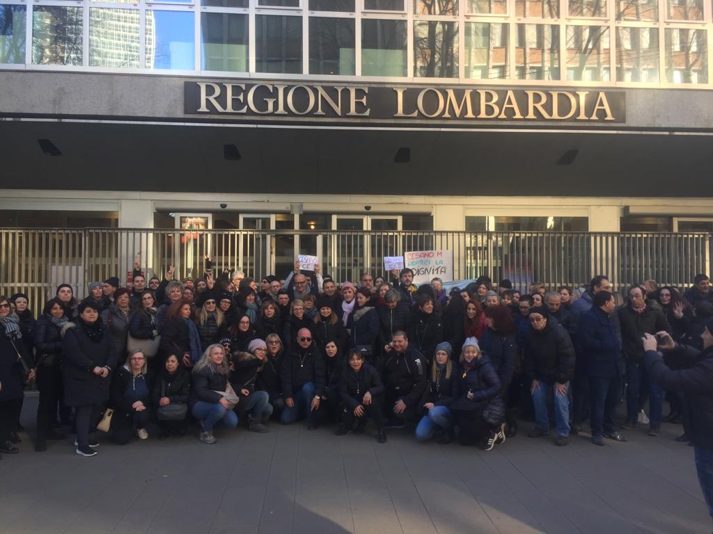 Dipendenti Superdì protestano in Regione Lombardia