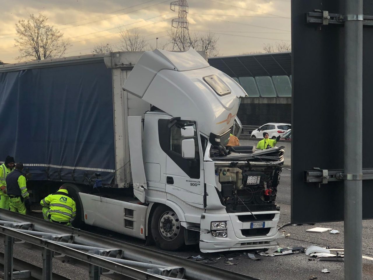 Incidente in Autostrada, arriva l’elisoccorso FOTO