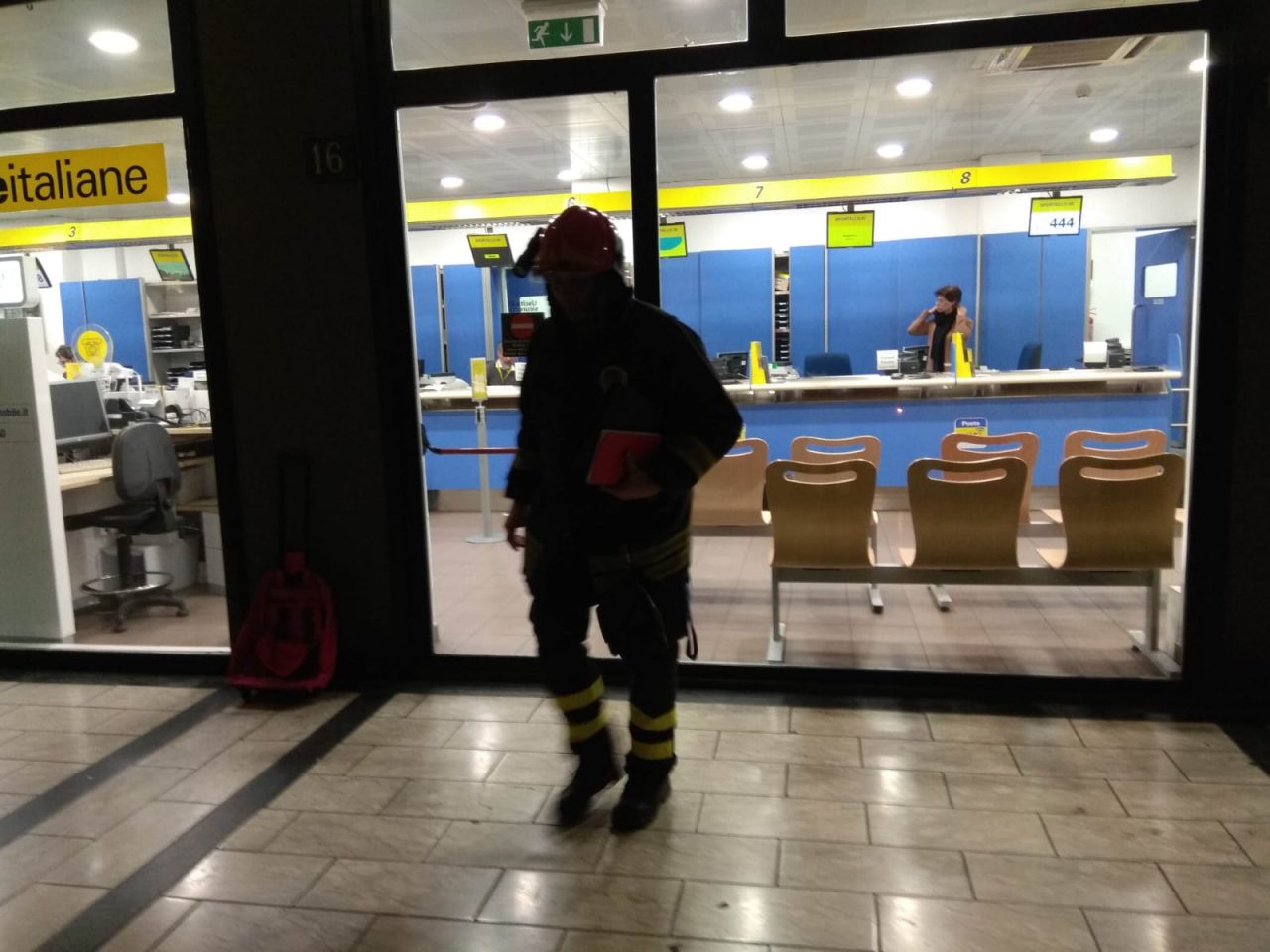 Principio d’incendio in posta, arrivano i pompieri