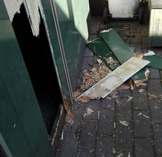 Ladri distruggono il parchetto dei pensionati