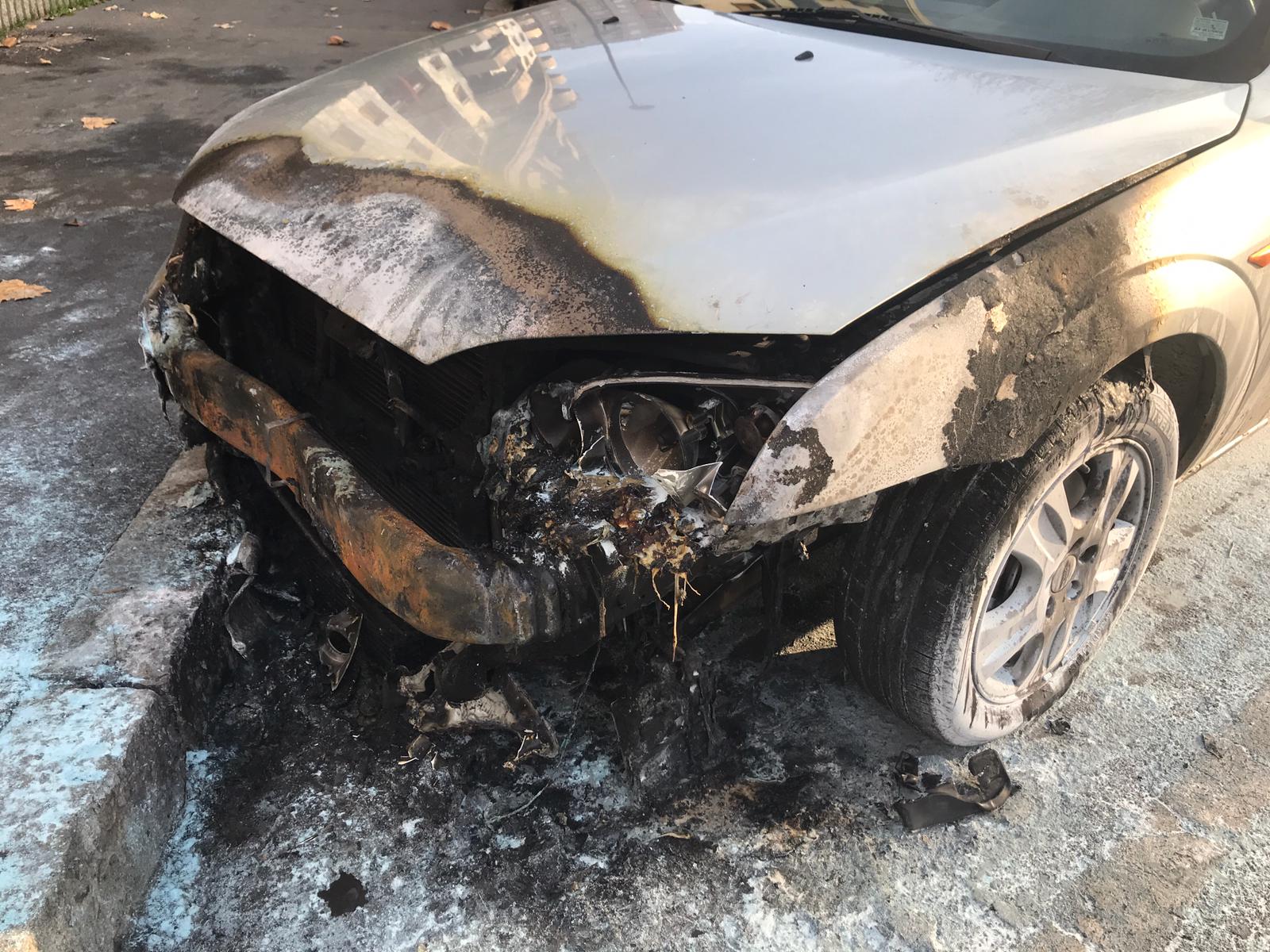 Capodanno di fuoco: auto incendiate e cestini rifiuti distrutti - Prima la  Martesana