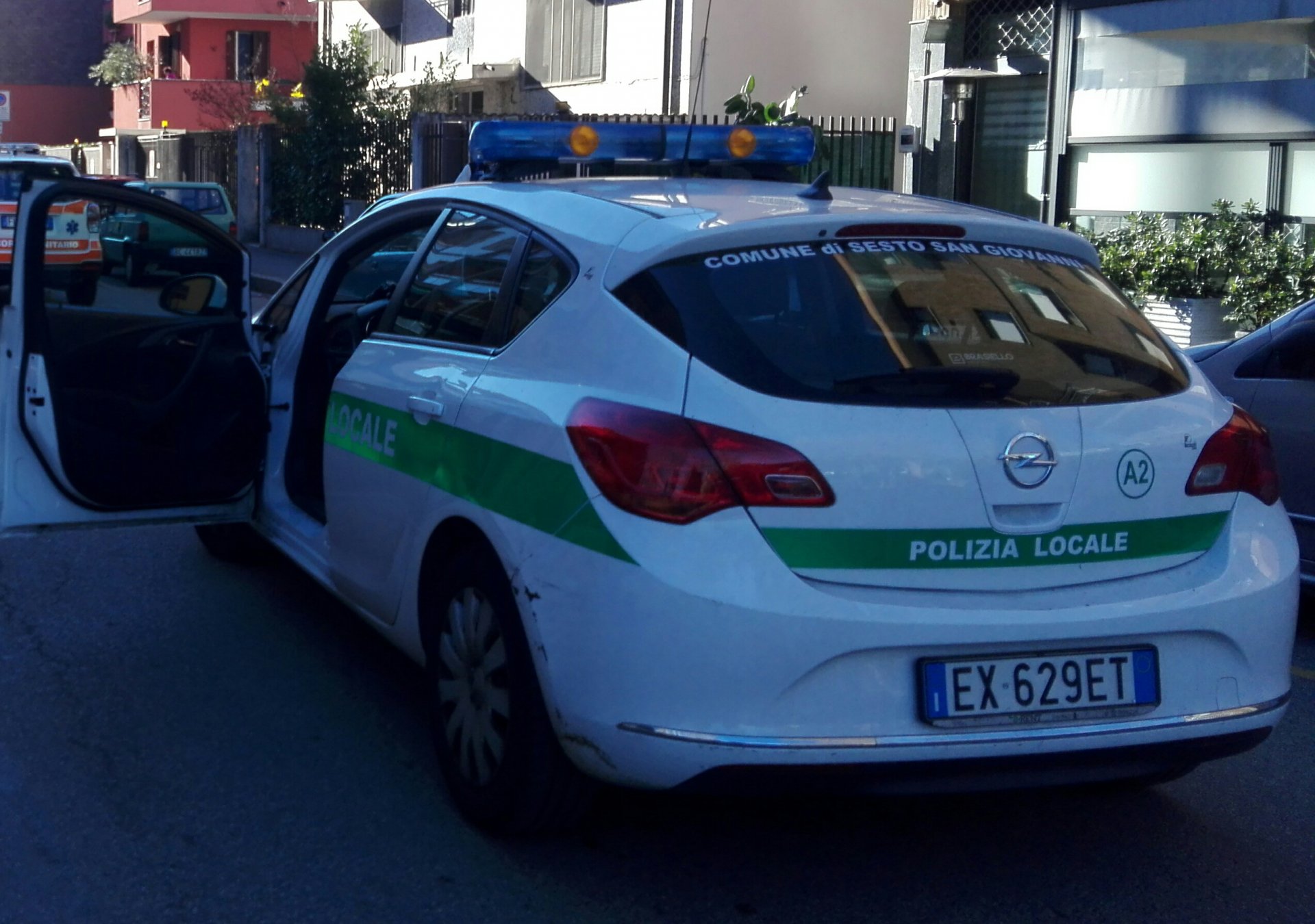 La Polizia Locale chiude la casa delle bambole gonfiabili - Prima la  Martesana