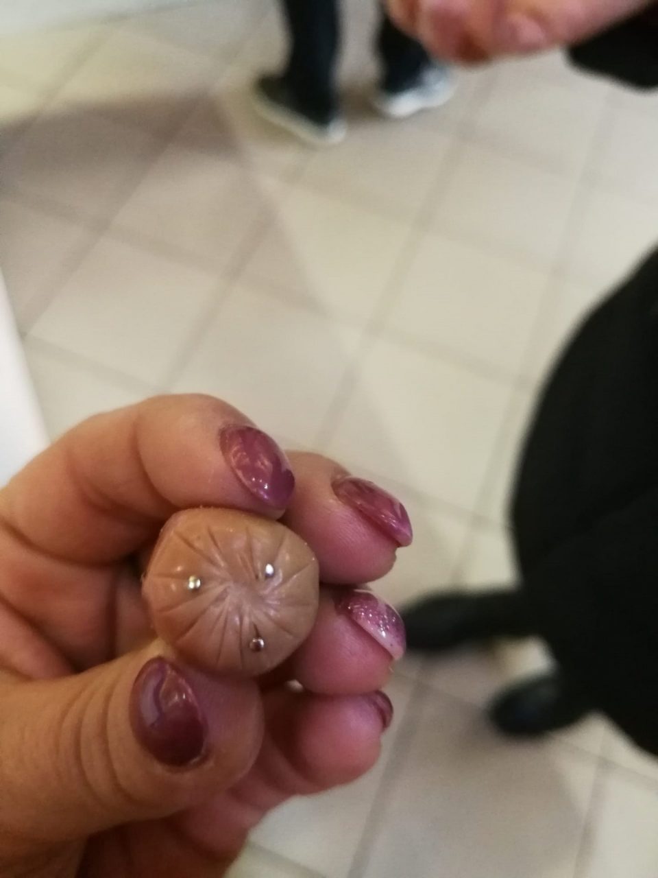 Bocconi ripieni di spilli, paura per i cani