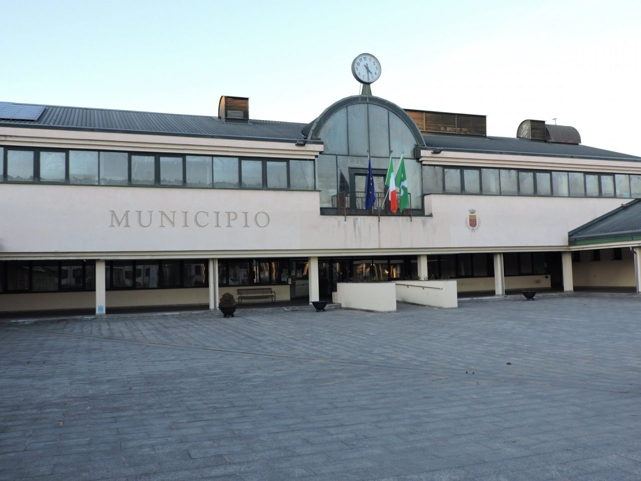 Settala, il Municipio cade a pezzi