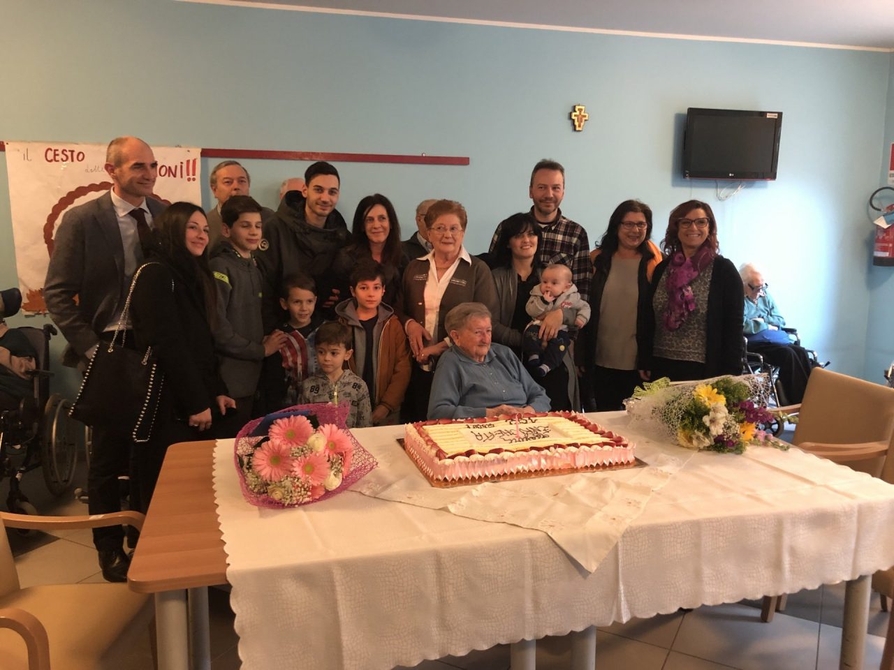 Festa al don Gnocchi di Pessano per la centenaria Enrichetta