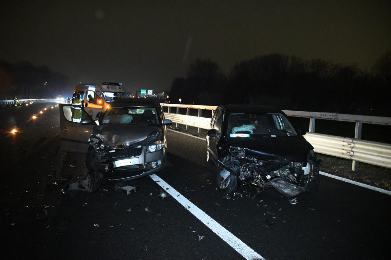 Tangenziale Est, scontro tra due auto
